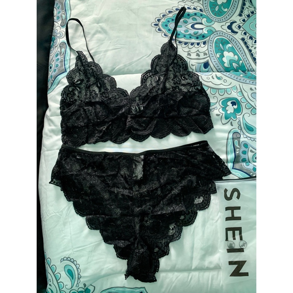 SHEIN Plus Floral Lace Lingerie Set